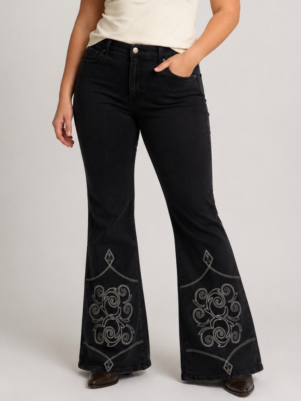 Black Embroidered Y2K Flare Jeans Size 14 Boho Western Mid Rise Stretch